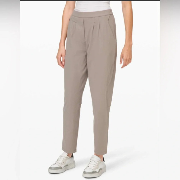 Lululemon Essential High-Rise Trouser
Carbon Dust - Picture 1 of 8